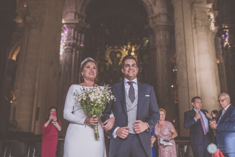 Imagen novios después de la ceremonia nupcial